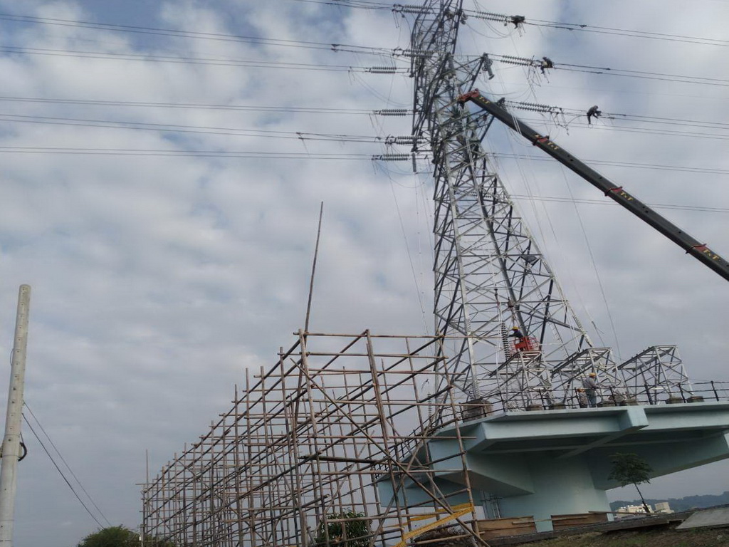 ▲大里瑞城里的高壓電鐵塔(圖／林重鎣攝2019.1.2)