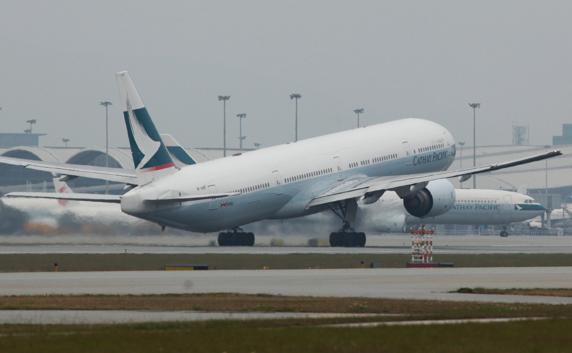 ▲香港的國泰航空機師工會因薪資問題與資方槓上，工會不排除將升級抗爭行動，啟動罷工（圖／美聯社／達志影像）