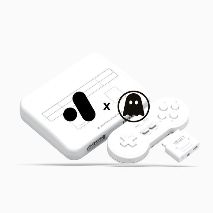 復古遊戲主機廠商「Analogue」與全球知名電子音樂品牌之一的Ghostly，一同推出了以超級任天堂為原型的限量版復刻主機Ghostly x Analogue Super Nt。圖＠Analogue臉書