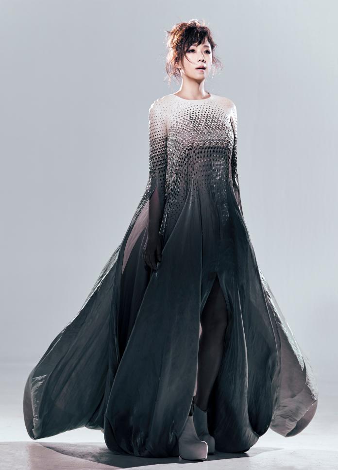 ▲林憶蓮也曾因攜帶奇怪的物品被海關攔查。(圖/環球音樂提供)