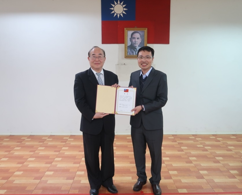 ▲首屆律師轉任的吳皓偉檢察官向彰化地檢署報到，檢察長黃玉垣期許成為獨當一面的檢察人才。（圖／記者陳雅芳攝，2019.01.02）