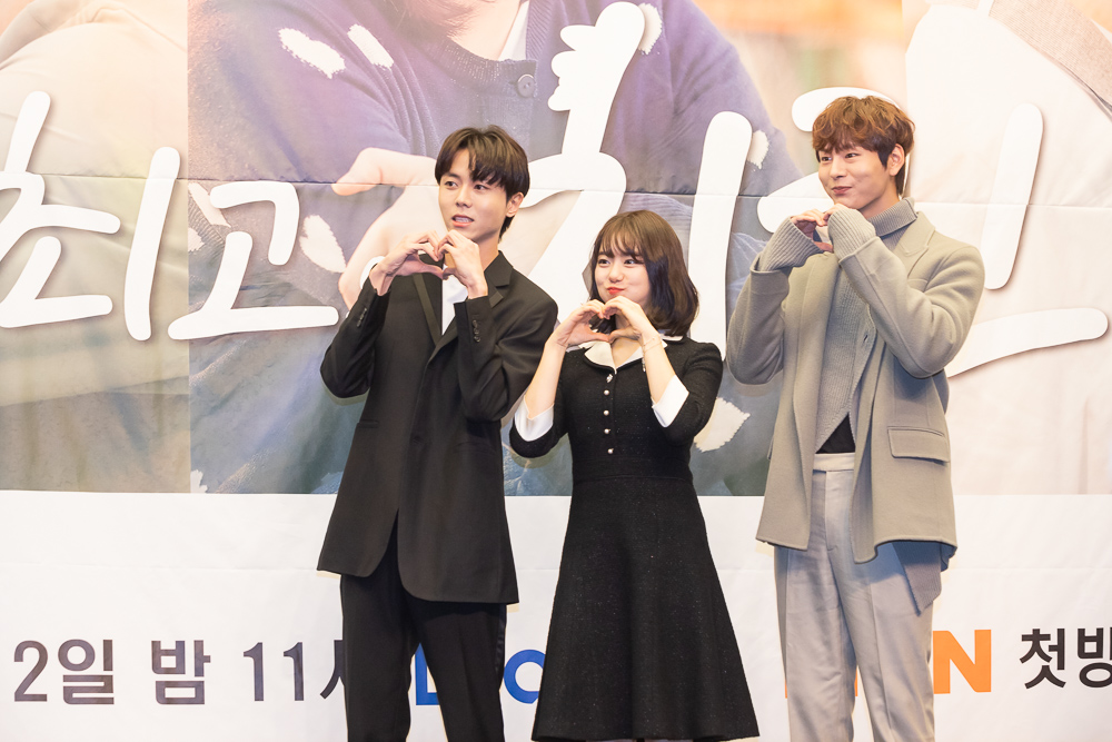 ▲朱宇宰（左起）金素慧、朴宣浩出席《最佳的炸雞》記者會。（圖／KKTV）