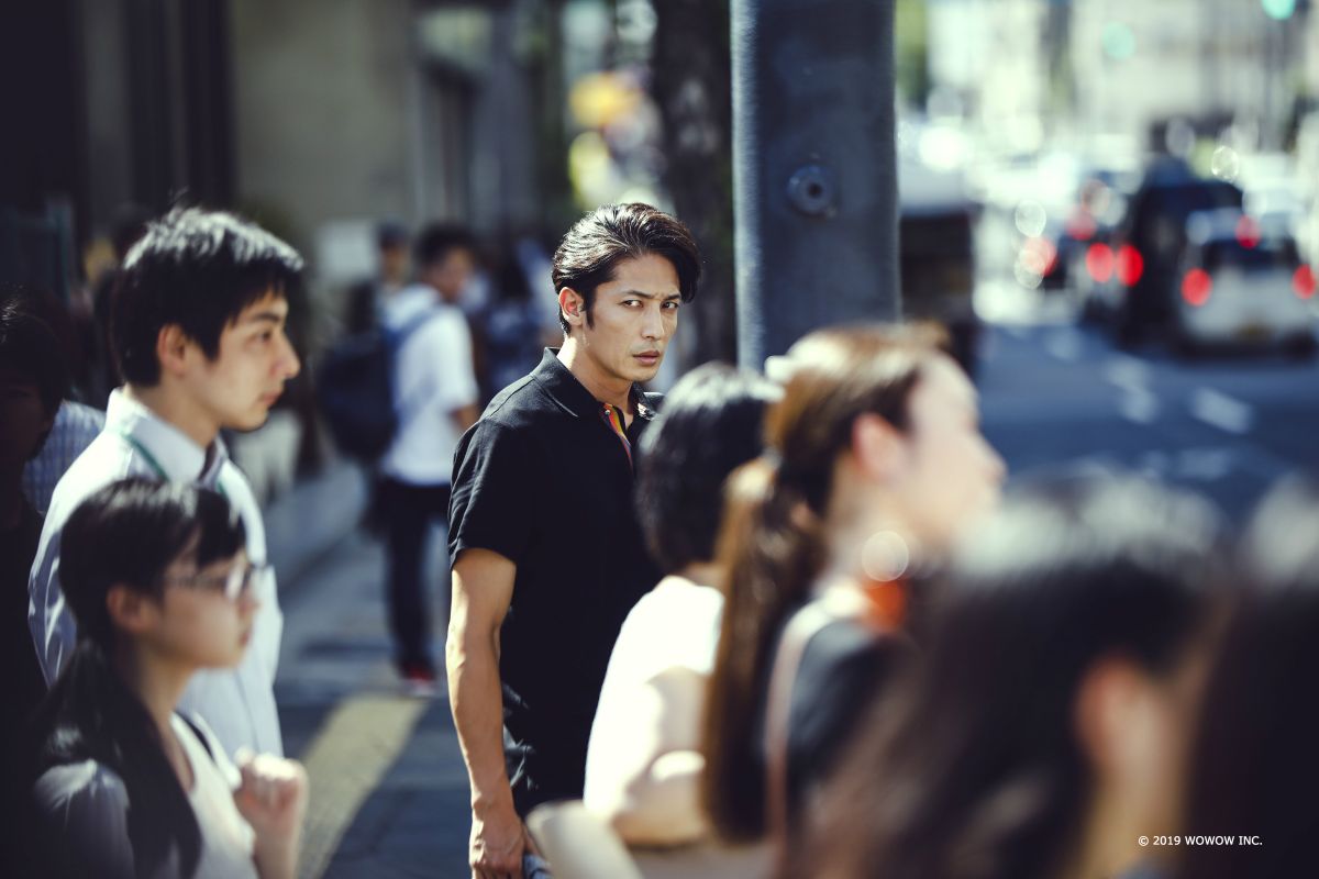 ▲玉木宏升格當新手爸爸，努力拍戲當稱職好老公。（圖／KKTV） 