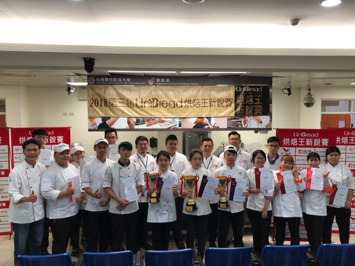 ▲第三屆UniBread烘培王新銳賽入選決賽選手與評審合影。(圖/記者陳聖璋攝，2019.01.03)