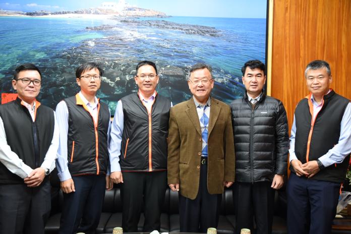 澎湖海巡拜會賴峰偉　承諾加強取締陸船保護漁民與海洋

