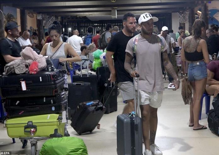 2019首颱「帕布」襲泰國　海空交通癱瘓、逾萬遊客滯留
