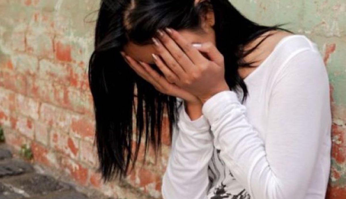 ▲桃園一名檳榔西施慘遭老闆夥同 2 名友人下藥輪姦。圖中人物與新聞無關。（示意圖／翻攝自網路）