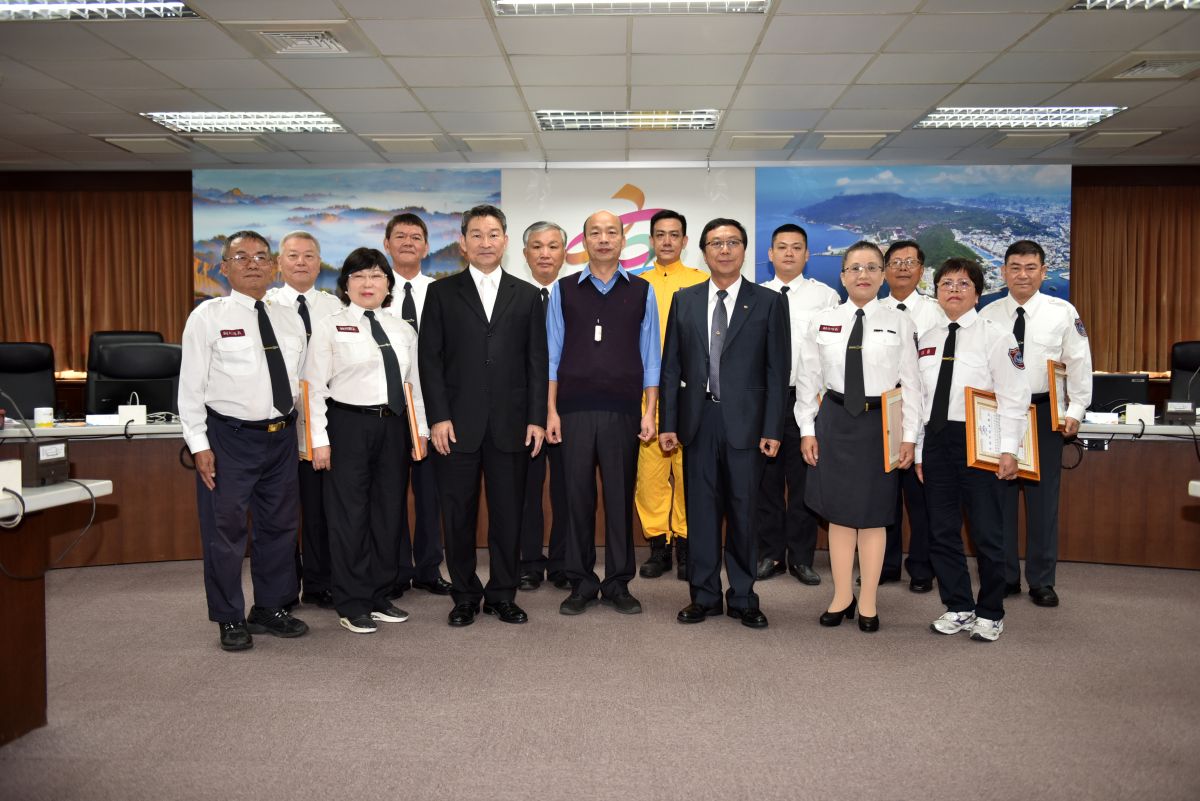 ▲韓國瑜主持市政會議頒獎表揚高雄市防災協會等防救團體。(圖／記者郭凱杰攝，2019.01.08)