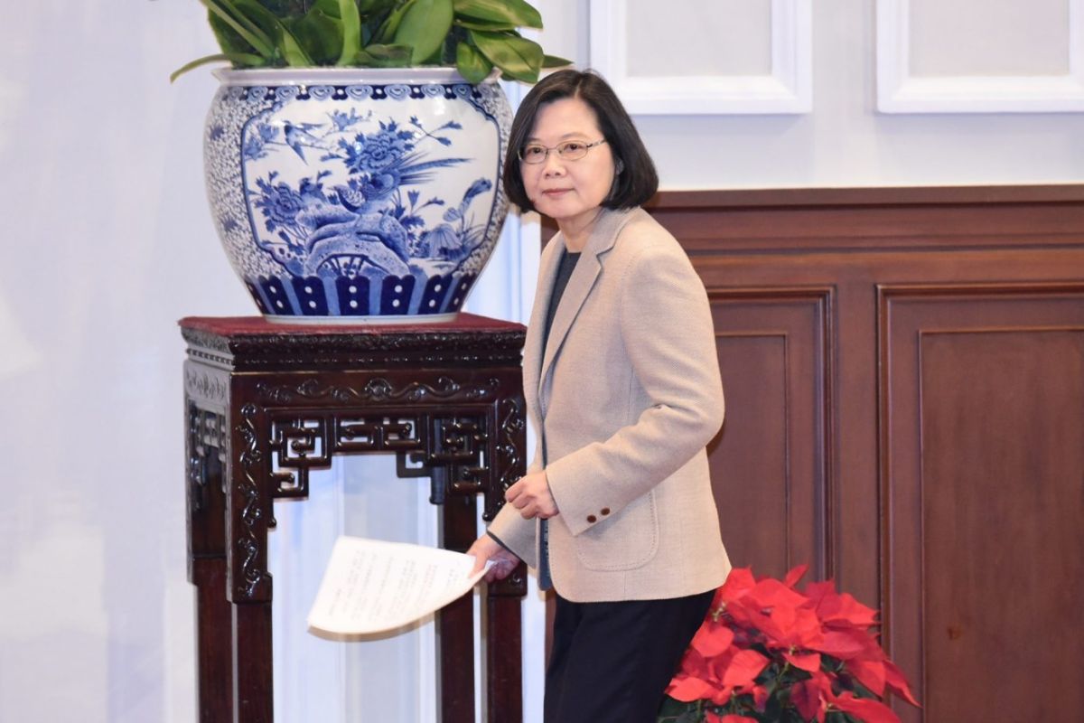 ▲2018年度歲計賸餘上看300億元，蔡英文總統原本拋出分享經濟紅利，將針對月收入不到3萬元的低薪族，發放一次性紅包，估計有3百萬人受惠，但受到外界質疑後又踩煞車。（圖／記者林柏年攝, 2019.1.1）