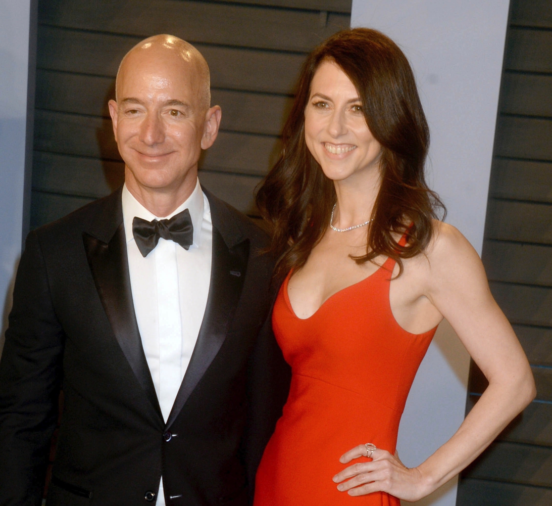 ▲亞馬遜執行長貝佐斯和妻子瑪肯西正式離婚，分手費達1.2兆台幣。（圖／美聯社／達志影像）