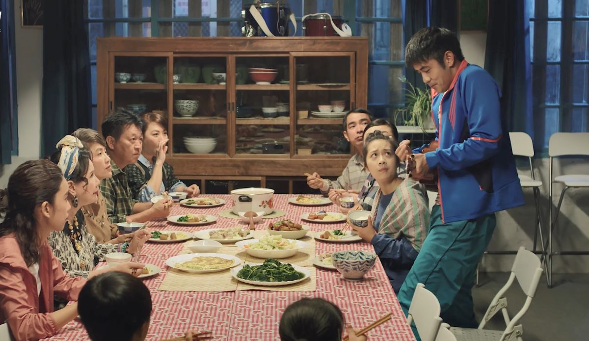 ▲劉子千（右一）唱歌逼哭陳庭妮。（圖／歐銻銻娛樂提供）