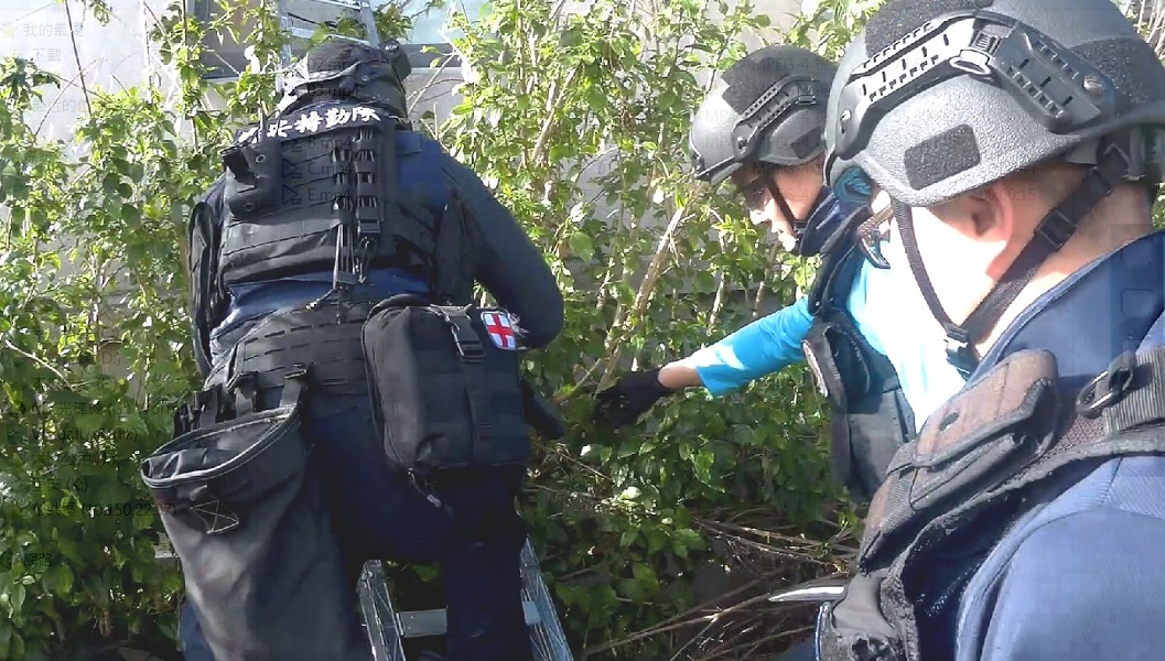 ▲刑事局幹員南下墾丁於一處民宿破獲一個詐騙集團機房（圖／記者鄧力軍翻攝, 2019.01.11）