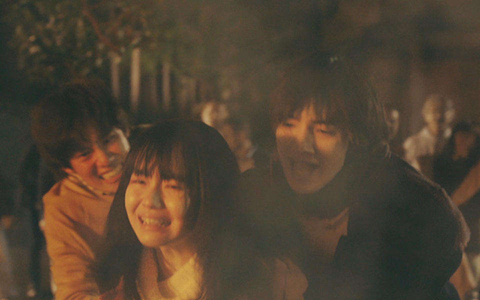 ▲山田杏奈（中）劇中父母慘遭霸凌者活活燒死。（圖／暗光鳥電影）