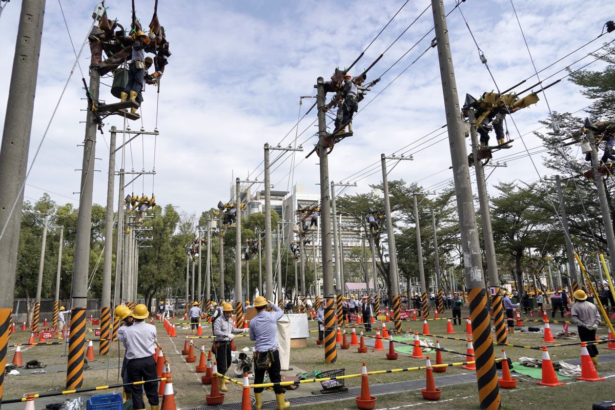 ▲中颱璨樹來勢洶洶，台電逾6千人力待命搶修。（圖／台電提供）