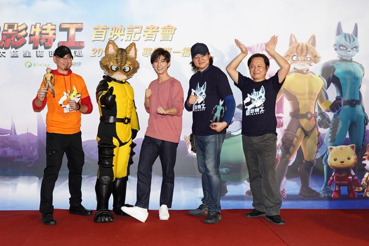 ▲（左起）監製林昶龍、主角巴狄、炎亞綸、導演張永昌、製片周林山。（圖／奇翼果提供）