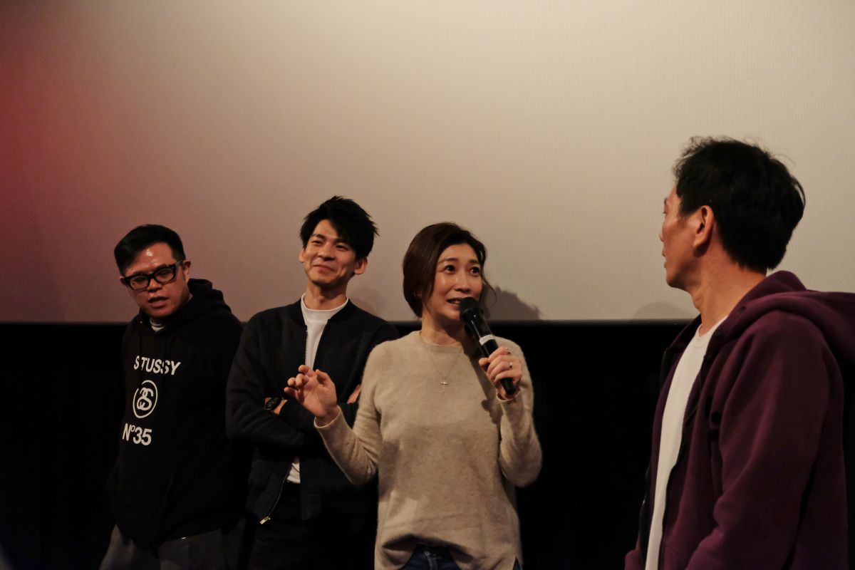 ▲黃嘉千（右二）完全忘記有跟陳小春對到戲。左二為林柏宏。（圖／影市堂股份有限公司提供）