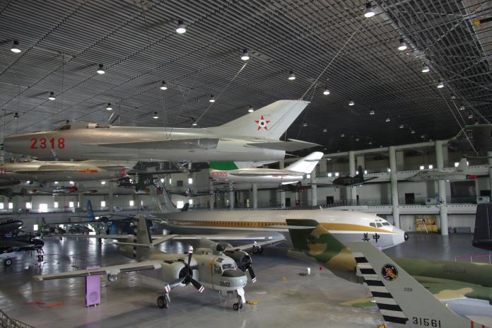 岡山空軍官校軍機展示館，是國內第一個大型室內飛機展館，但僅此一座並不夠，如果能再增建，並將飛機依照歷史進程規劃，會是台灣最有可看性的航空博物館。（圖／《軍情與航空》提供）