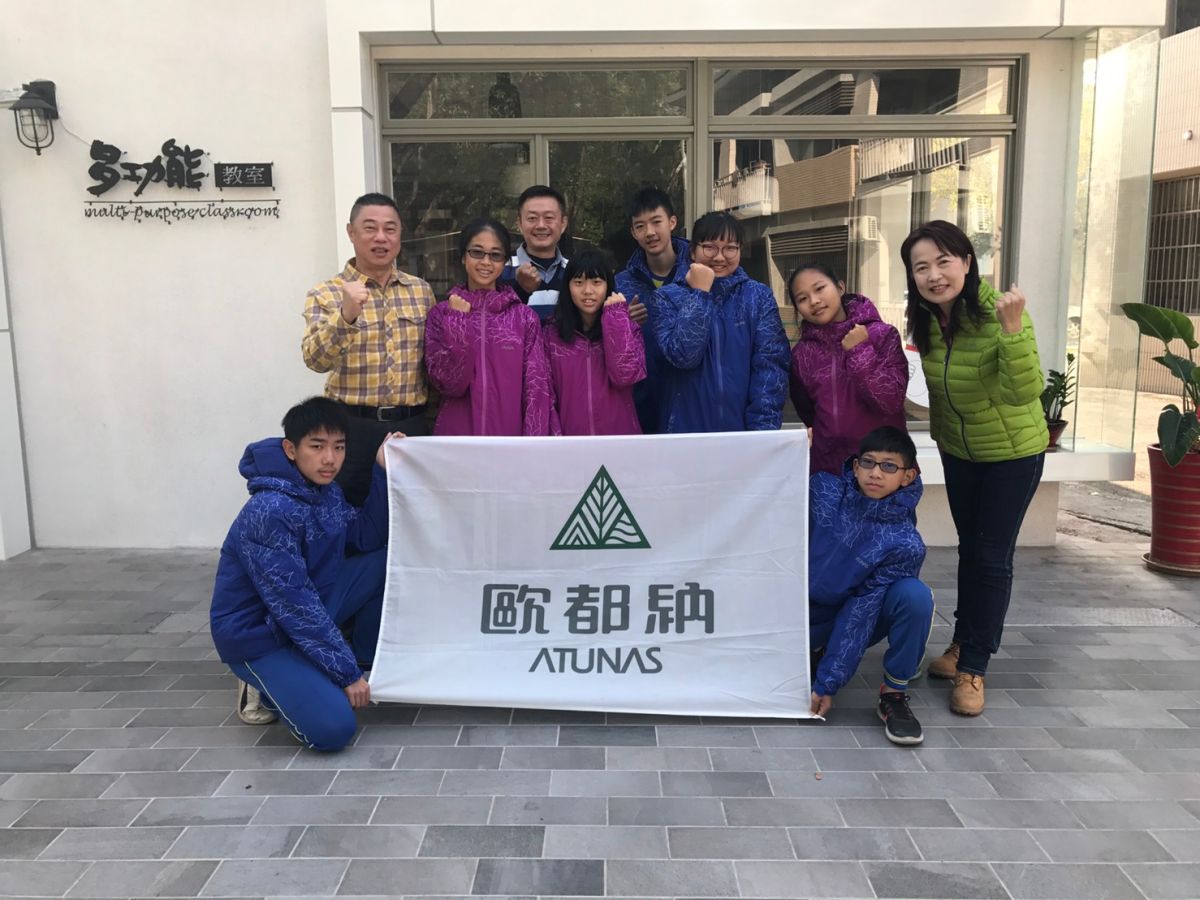 ▲二水國中將赴北海道津別中學校教育交流，歐都納公司提供禦寒外套讓師生能在在雪地學習與活動，師生備感窩心。（圖／記者陳雅芳攝，2019.01.13）