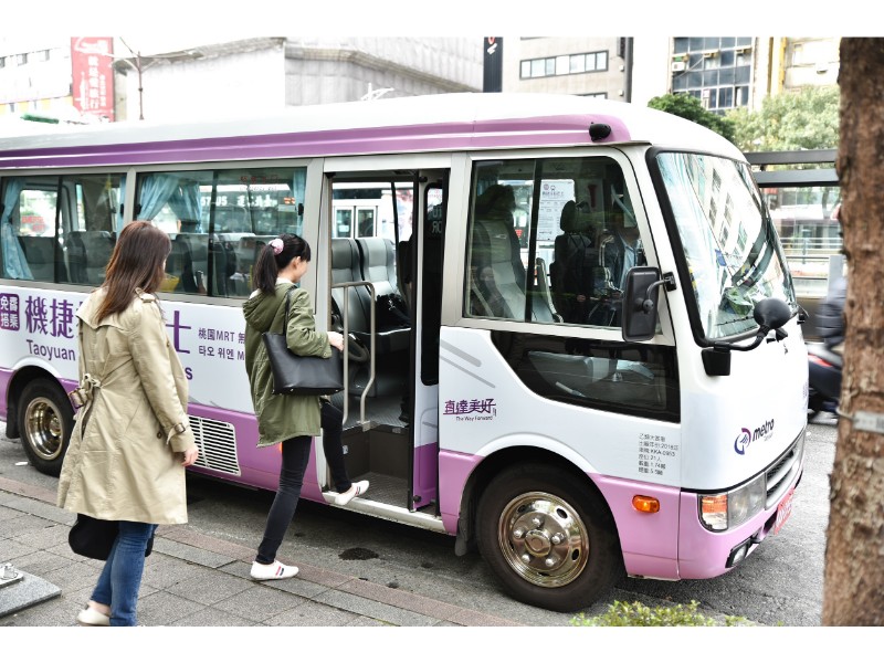 ▲桃捷公司表示，「機捷接駁巴士」以台北車站為中心，分為「前站路線」、「後站路線」，在人潮密集的飯店旅館、購物商城沿線設置8個接駁點，除了8家接駁點旅館提供載客服務資訊，並開放沿線住宿各旅館的旅客搭乘。（圖／桃捷公司提供, 2019.01.13）