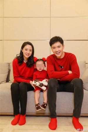 ▲高雲翔全家福。(圖/董璇微博) ▲高雲翔全家福。(圖/董璇微博)