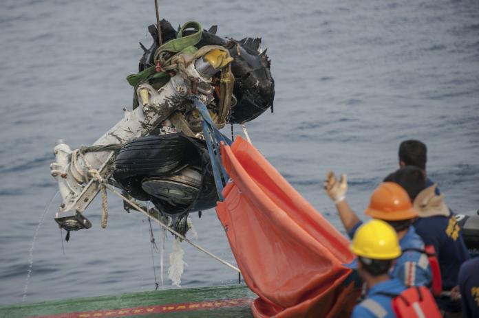 印尼獅航空難黑盒子尋獲　發現更多死者殘骸
