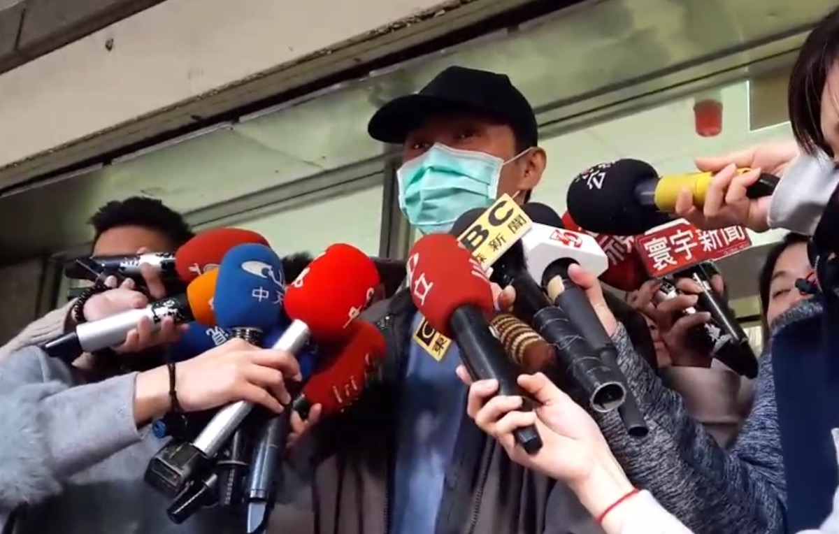 ▲肉圓狠父在今（14）日下午 4 時現身集賢派出所公開道歉，他 5 度鞠躬道：「對他們造成的傷害，我很抱歉。」（圖／NOWnews 資料圖片）