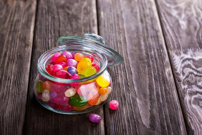 開業中醫診所院長陳世峰提出「糖果減重法」，表示「糖果」可以迅速提高血糖，讓飢餓感下降，餓得時候或運動完，來一顆糖果，可以讓想吃東西的慾望延後2至3小時。（圖／擷取自pixabay）