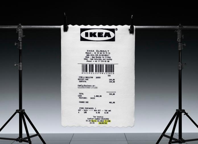 這張「Oversize」的 Ikea 收據，是可以放在地上，也可以放在牆上的「地毯」。圖@Ikea