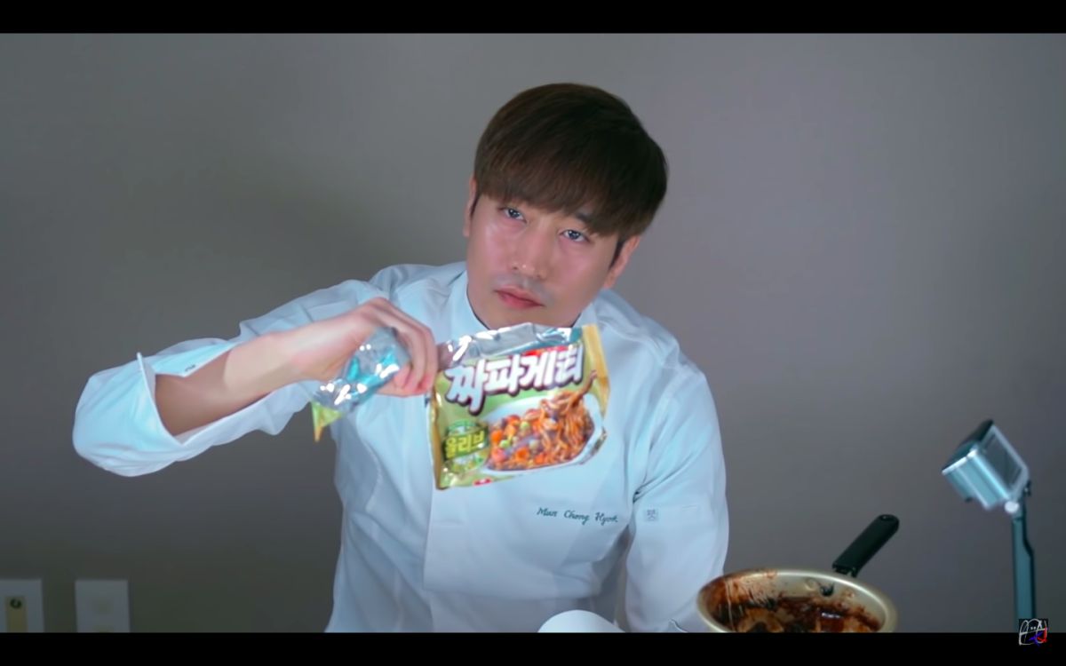 ▲Eric教大家煮泡麵。（圖／aguTV eric YouTube）