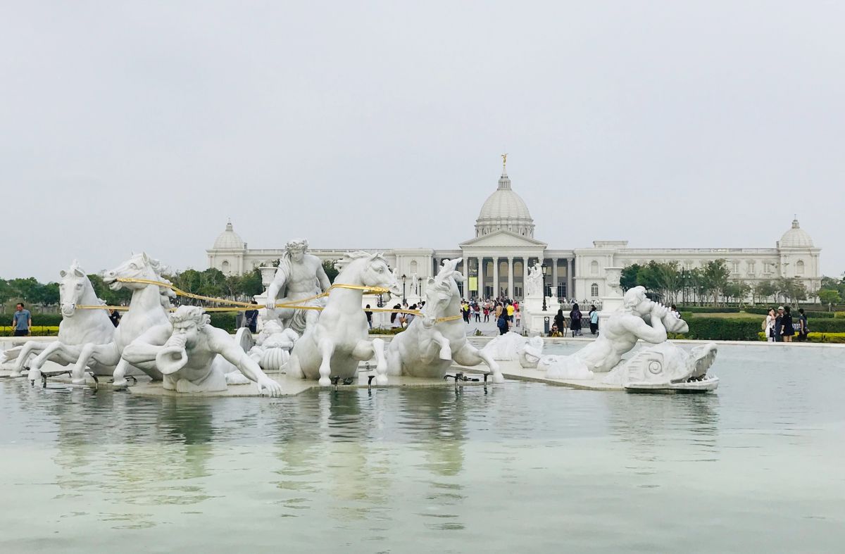 ▲奇美博物館位於仁德區台南都會公園內(圖/信義房屋提供)