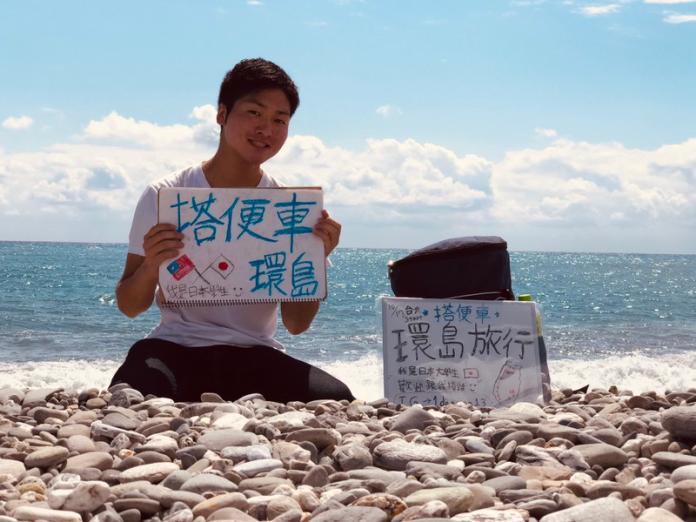 ▲日本男大生在台東海邊留下照片。(圖  / 翻攝自「Dcard」)