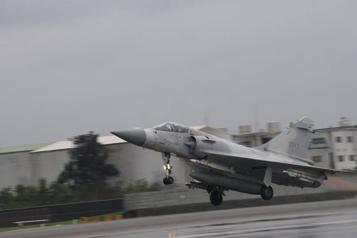 ▲空軍決定增購F-16V戰機，並否認幻象2000戰機會提前除役（圖／記者呂炯昌攝）