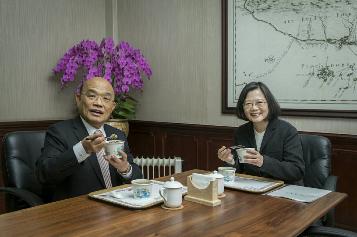 蘇貞昌最新民調達到上任後的高峰，學者認為，蘇的強力表現，連帶拉抬蔡總統民調。 (圖/NowNews資料照)