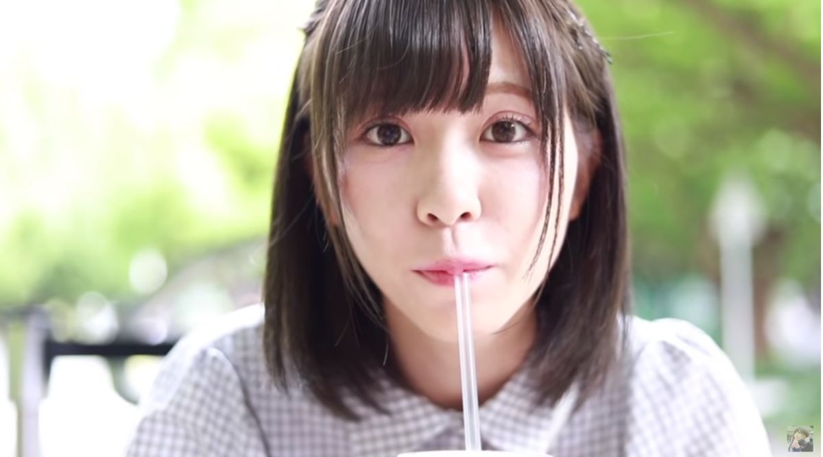 ▲日本網紅楠ろあ顏值高、氣質清新。（圖／YouTube）
