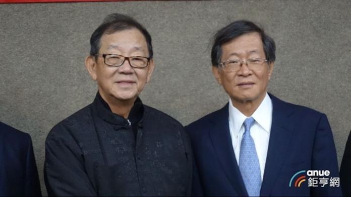 ▲ 台開董事長邱復生(左)及百麗航運董事長藍俊昇。(鉅亨網記者張欽發攝)
