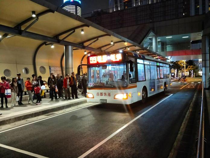 ▲新北市推出公車轉乘優惠，加上雙北定期票推出後，公車運量大幅增加。（圖／新北市交通局提供）

