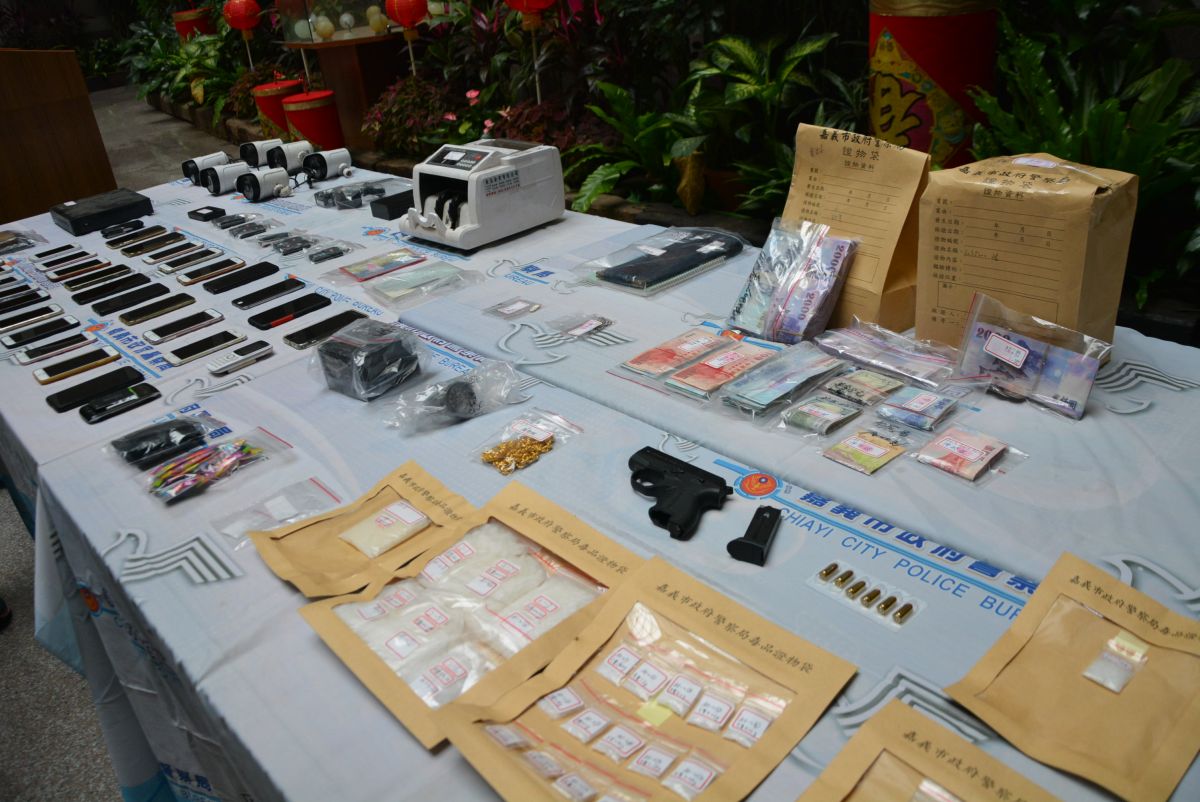 ▲警方起獲的各項證物。（圖／記者郭政隆攝影2019.1.17）