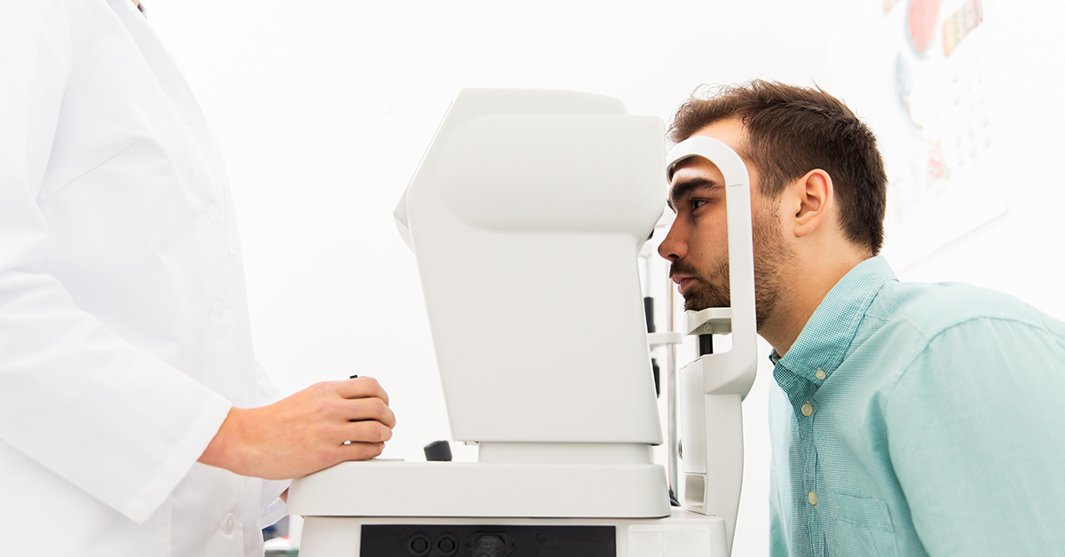 ▲現代人頻繁使用3C產品，使得罹患高度近視機率提高，再加上眼睛長期暴露在有害的藍光中，也增加罹患早發性白內障的風險。（圖／ingimage）