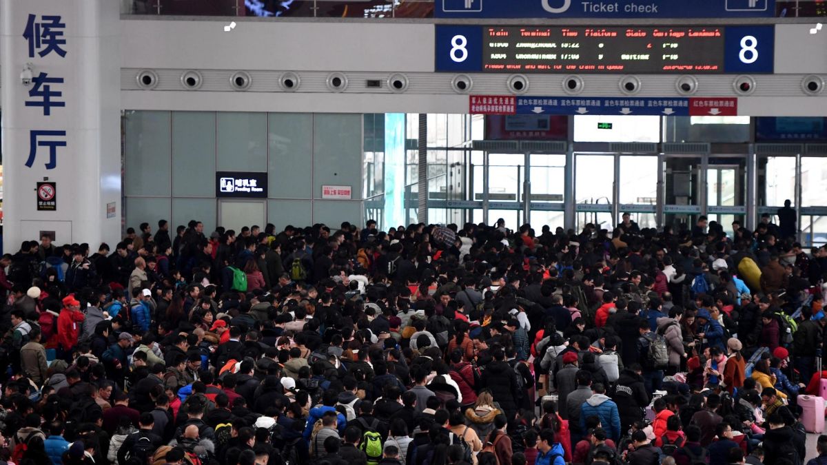 ▲號稱「地表最大人口遷徙」的大陸春節運輸21日啟動，今年春運預計全大陸旅客發送量將達到29.9億人次，比去年春運成長了0.6%。 (圖 / 翻攝自網路)