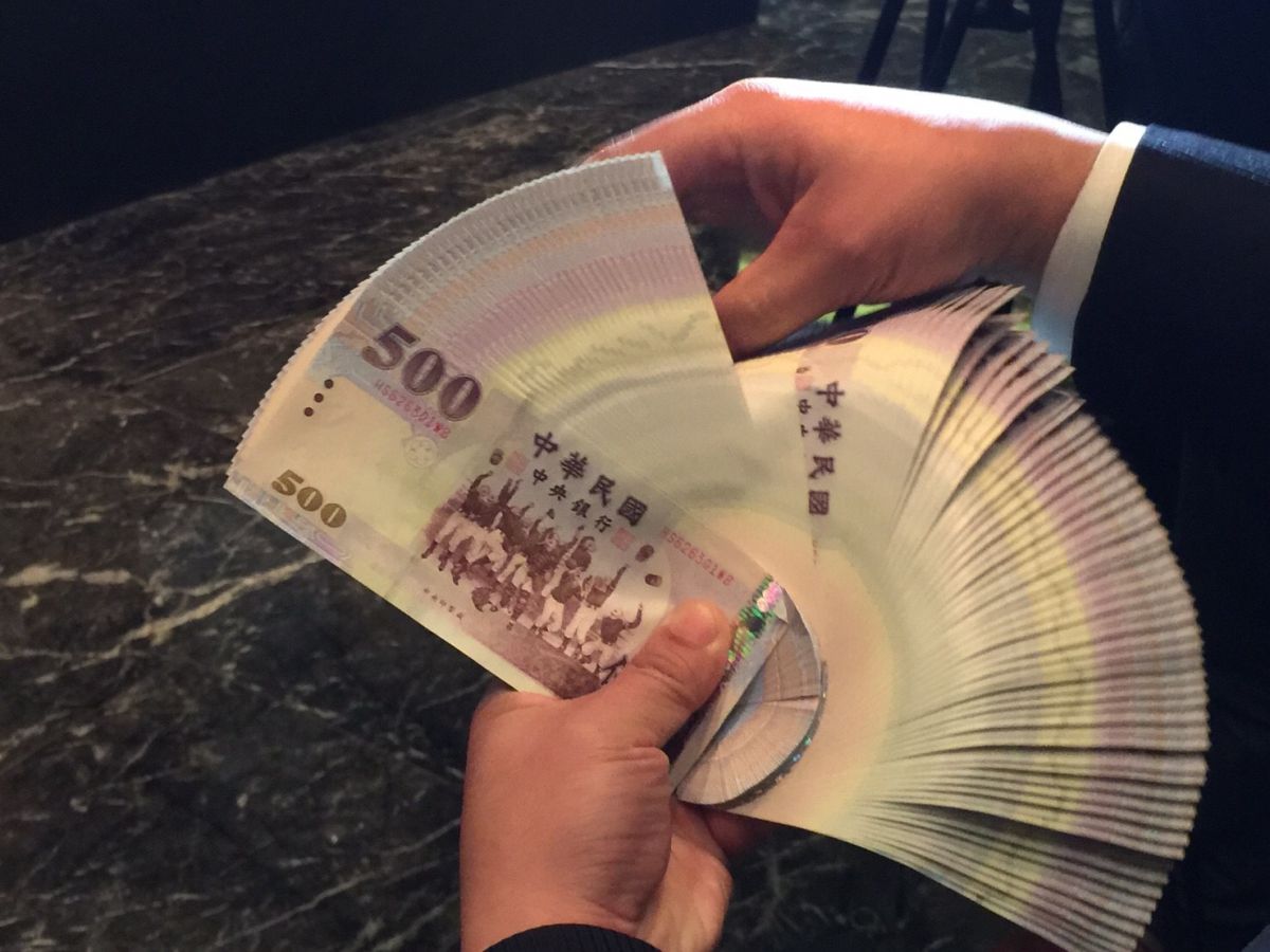 ▲年關將近，資金需求大增，銀行也針對個人信貸祭出低利優惠方案，甚至首期只要0.07%。（圖／NOWnews資料照）