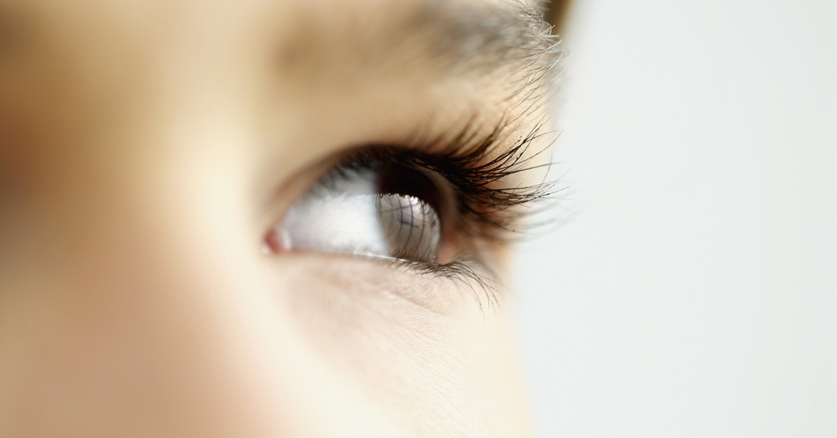 ▲患者感染結膜炎後，眼睛流下的分泌物若經由毛巾、手把等被別人再觸摸，就容易造成傳染，且傳染力極強。（圖／ingimage）