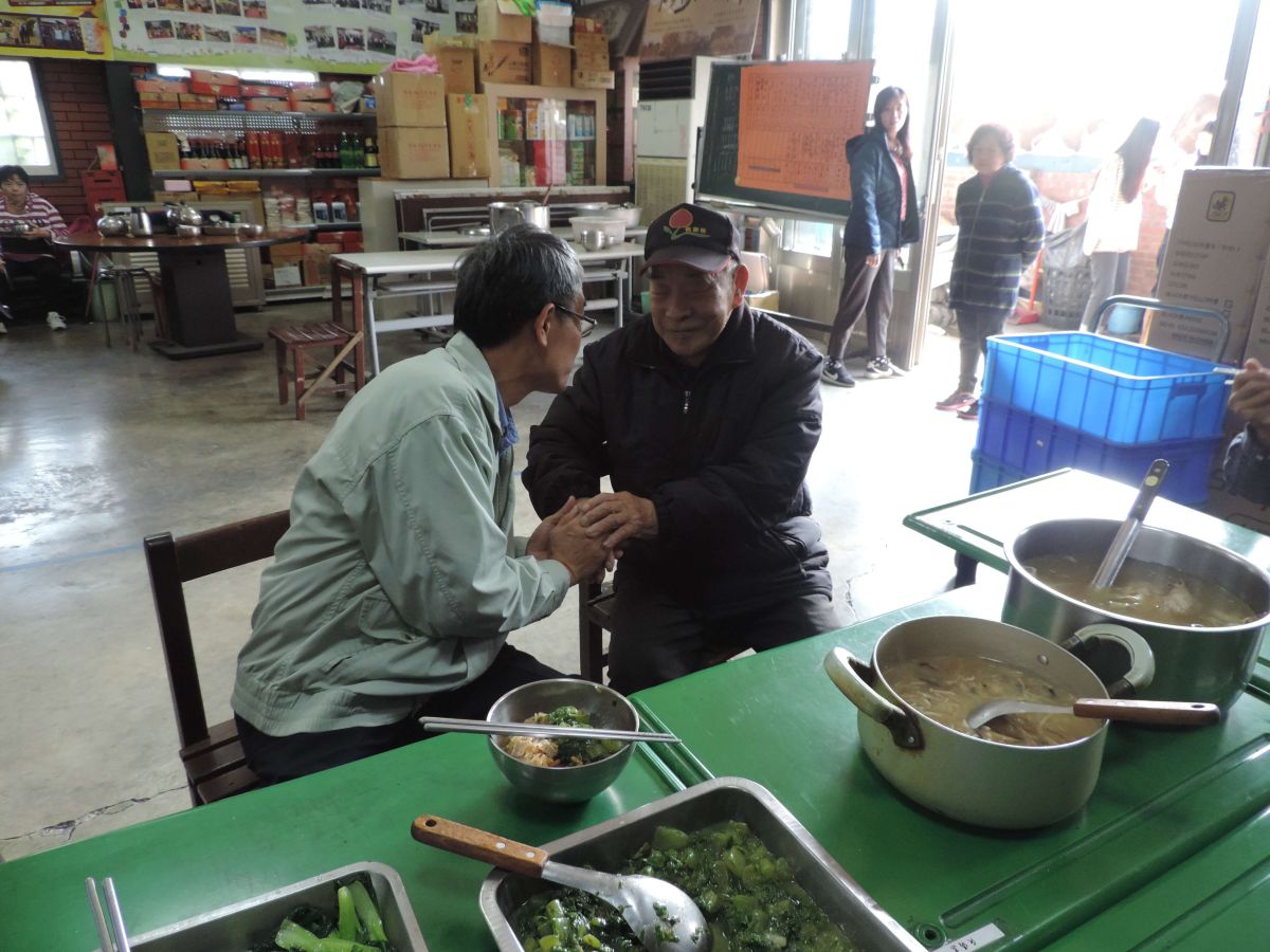 ▲彰化縣榮民服務處長楊雨榮拜訪秀水鄉馬興社區，關懷社區的榮民，讚揚是地方長照典範社區。（圖／記者陳雅芳攝，2019.01.19）