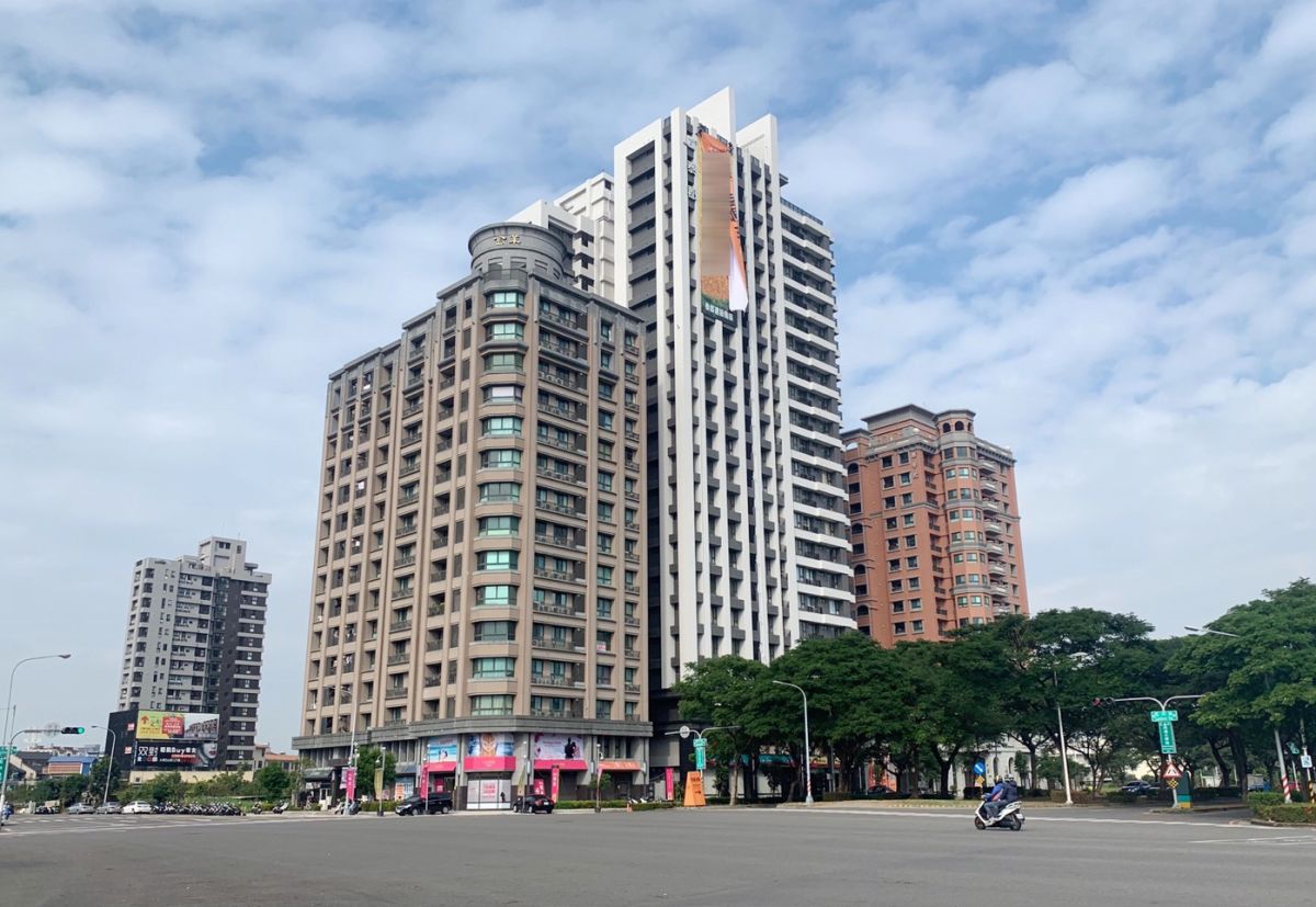 ▲高雄大學特定區內的1字頭大樓，吸引首購族。（圖/信義房屋提供）