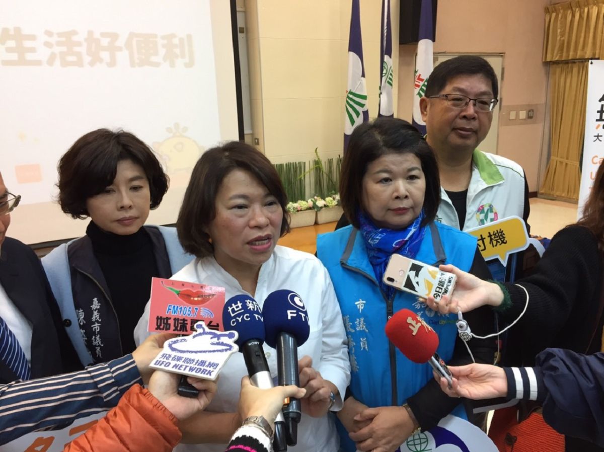 ▲嘉義市長黃敏惠親自説明無現金支付的好處。（圖／記者 惲 朋 攝 , 2019.01.21）