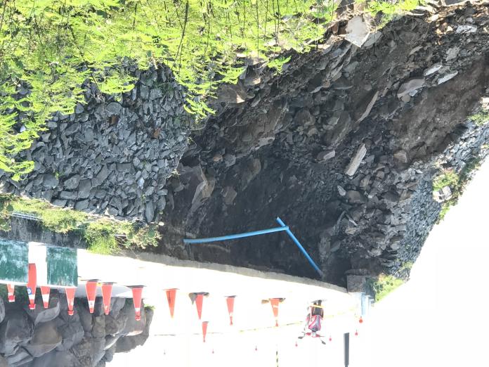 澎湖虎井西山路面坍方　民眾憂心遊客失足發生意外
