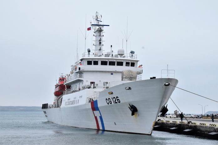 ▲海軍146艦隊與海巡署協調將提供碼頭給大型海巡艦艇停泊以提升澎湖海域的防護能量(圖／記者張塵攝)