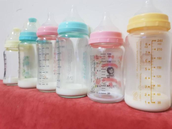 ▲新手媽媽在臉書社團表示，小孩喝奶都會剩迷樣的 30cc ，引發廣大迴響。(圖 / 翻攝自爆料公社)