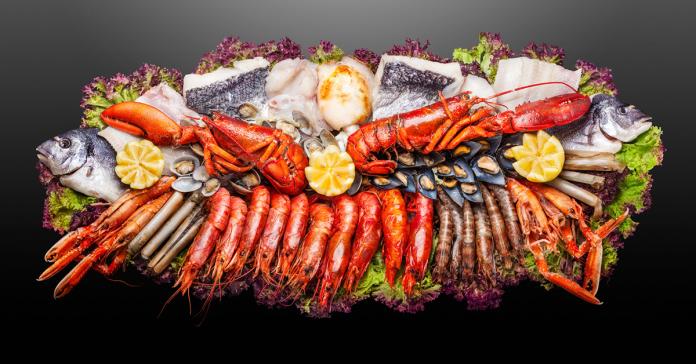 怕膽固醇爆高不吃海鮮？營養師：反而要避開「兩種食物」
