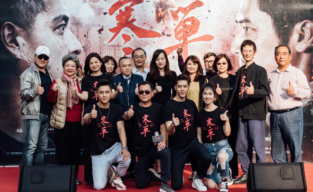 ▲高雄市長韓國瑜千金韓冰（後排右六），與高雄市觀光局局長潘恆旭（後排左五），出席《寒單》高雄電影見面會。（圖／想亮影藝提供）