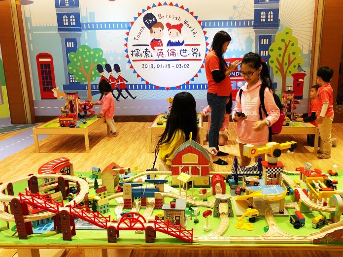 ▲百坪的木製的玩具館，規劃出夢想別墅、餐廳、軌道車、NASA太空人等區域。（圖／記者陳美嘉攝）